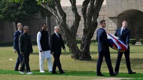 Putin presta respeitos em memorial a Mahatma Gandhi - VÍDEO
