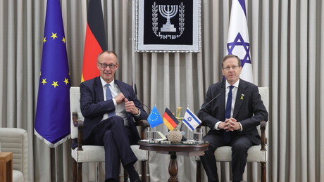 Merz chega a Israel e se descreve como um 'velho amigo' do país