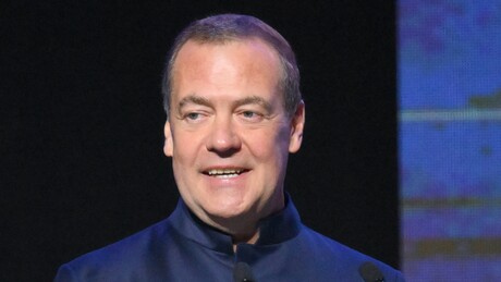 Ex-presidente russo diz que EUA 'adestram' a UE para reafirmar que são seu 'dono'