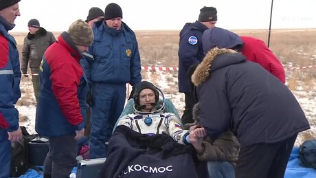 Foguete Soyuz MS-27 com tripulação russo-americana retorna à Terra após 245 dias