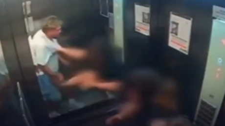 IMAGENS FORTES: turista americano agride namorada com mais de 15 socos em elevador no Rio