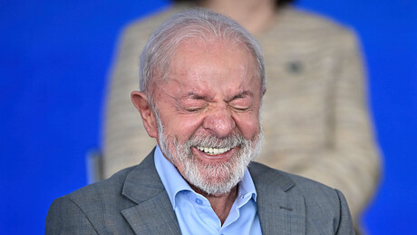 Lula alfineta Zema e ironiza vídeo do governador comendo banana com casca