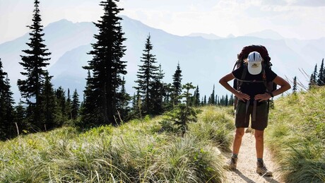 Repensar a vida: mulher abandona escritório para atravessar o continente a pé e sozinha