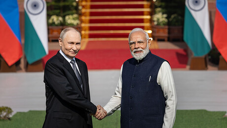 Putin ratifica acordo militar com a Índia para envio de tropas, navios e caças