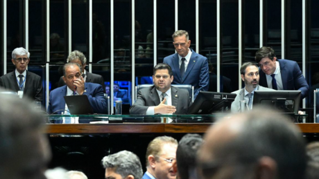 Após aprovação no Senado, base do governo recorre ao STF contra 'PL da Dosimetria' que beneficiaria Bolsonaro