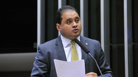 'Operação Sem Desconto' investiga irregularidades no INSS; senador Weverton Rocha é um dos alvos