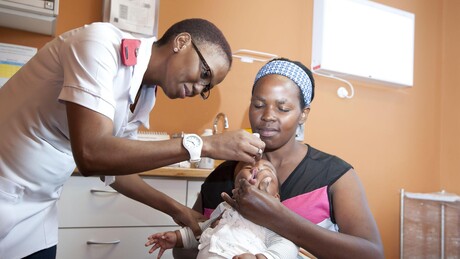 OMS parabeniza Brasil por se tornar o maior país do mundo a eliminar transmissão do HIV de mãe para filho