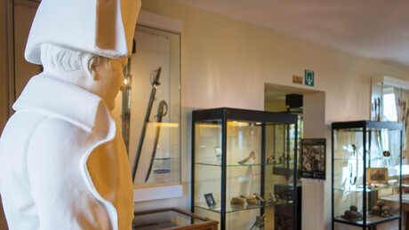 Anel de ouro de Napoleão com cinco diamantes é roubado de museu na Bélgica