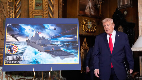 Trump anuncia a construção de três novos porta-aviões