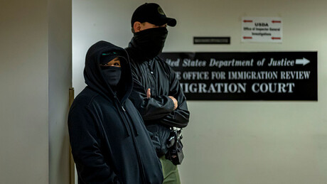 Estados Unidos planejam abrigar mais de 80 mil imigrantes em armazéns, diz The Washington Post