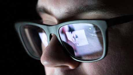 China proíbe compartilhamento de pornografia em aplicativos de mensagens