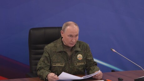 Putin visita o posto de comando de tropas russas