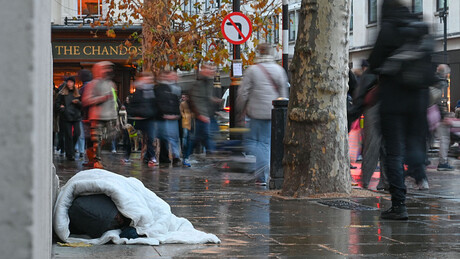 Crise econômica faz padrão de vida despencar no Reino Unido, aponta estudo