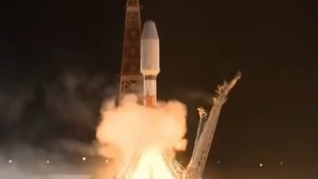 VÍDEO: Rússia lança mais de cinquenta novos satélites à órbita pelo foguete Soyuz-2.1b
