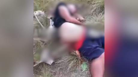 Homem é encontrado em mata com uma vassoura no ânus