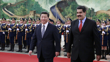 China insta os EUA a garantir a segurança pessoal e libertar 'imediatamente' Maduro e sua esposa