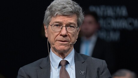 Jeffrey Sachs: EUA tentaram mudar 70 governos com intervenções militares