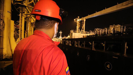 EUA retiram 'seletivamente' sanções para permitir transporte e venda de petróleo bruto venezuelano