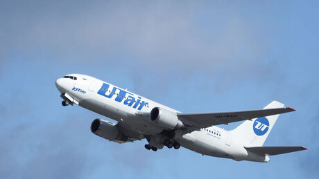 Avião comercial que voa de Dubai para Moscou envia sinal de socorro