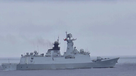 Marinha chinesa realiza exercícios com munição real no Mar do Sul da China