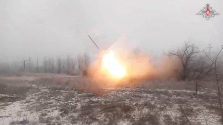 VÍDEO: sistema de foguetes russo Uragan lança ataque massivo contra posições ucranianas