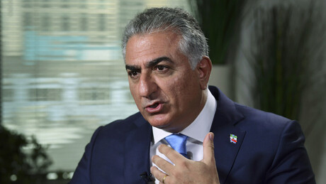 Quem é Reza Pahlaví, herdeiro do último xá que dos EUA tenta liderar protestos no Irã