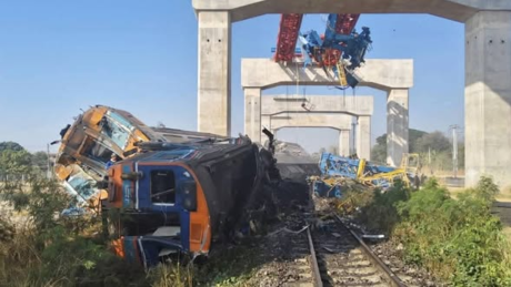FOTOS, VÍDEO: ao menos 22 mortos e inúmeros feridos em acidente de trem na Tailândia