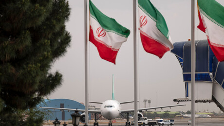 FOTO: após suspensão em meio a rumores de ataque dos EUA, Irã reabre seu espaço aéreo