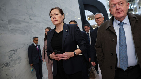 VÍDEO: Chanceler da Groenlândia chora após reunião na Casa Branca