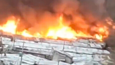 Confira imagens do grande incêndio em bairro icônico na Coreia do Sul