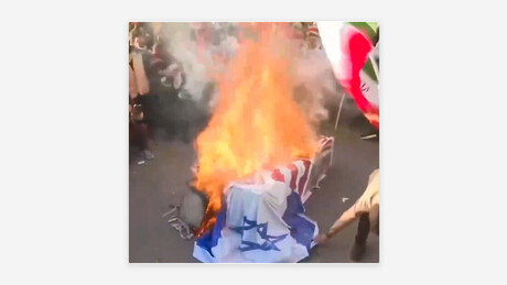 VÍDEO: manifestantes queimam bandeiras israelenses e americanas em Bagdá