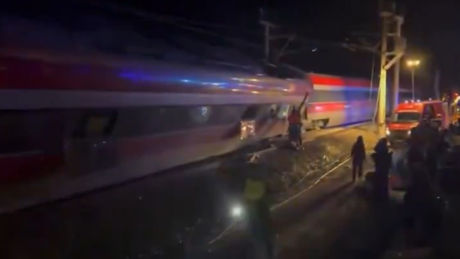 VÍDEO: Trens de alta velocidade descarrilam na Espanha e ao menos vinte pessoas morrem