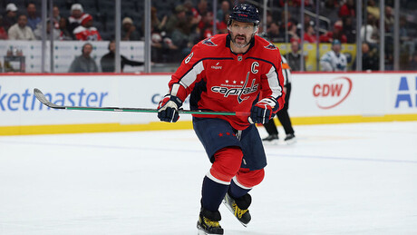 Lendário jogador de hóquei russo Alexander Ovechkin se recusa a usar fita do movimento gay