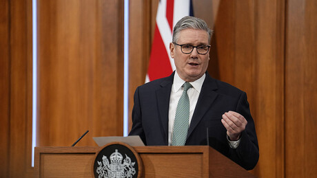 'Completamente inaceitável': Starmer critica tarifas de Trump contra Reino Unido