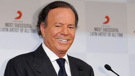 Julio Iglesias pede arquivamento de denúncia por agressão sexual e contesta jurisdição da Espanha