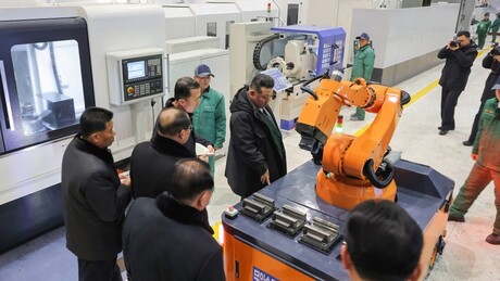 Kim Jong-un demite vice-primeiro-ministro em uma cerimônia pública