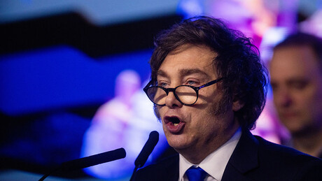 Milei cita 'parasitas mentais semeados pela esquerda' e critica 'wokismo' em seu discurso em Davos