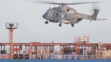 Macron anuncia apreensão de suposto petroleiro vindo da Rússia sob bandeira falsa no Mediterrâneo