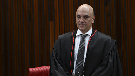 Moraes arquiva inquérito sobre bloqueios da PRF a ônibus no dia da eleição de 2022