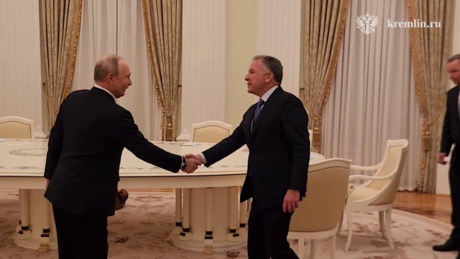 Putin se reúne com enviado especial de Trump para discutir a paz na Ucrânia