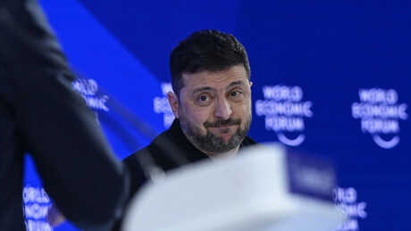 Cuspindo no prato que comeu: Zelensky desdenha de líderes europeus em discurso em Davos