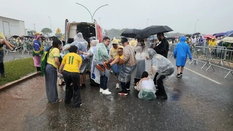 Raio atinge ato de Nikolas em Brasília e ao menos 13 são hospitalizados