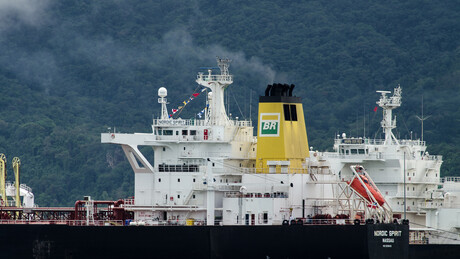 Petrobras reduz preço da gasolina para distribuidoras em 5,2%