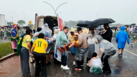 Manifestantes seguem internados após raio atingir ato pró-Bolsonaro organizado por Nikolas Ferreira