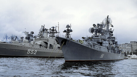 Marinheiros russos resgatam filipino que passou quase dois dias à deriva no mar