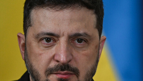 Zelensky prorroga lei marcial e mobilização militar na Ucrânia