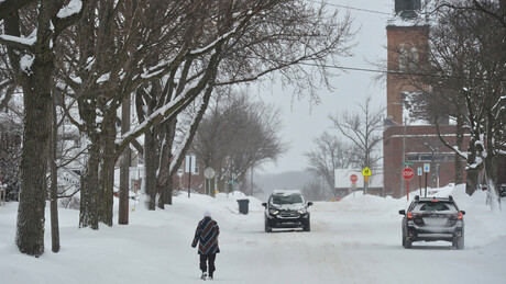 Tempestade de neve e baixas temperaturas deixam pelo menos 25 mortos nos Estados Unidos