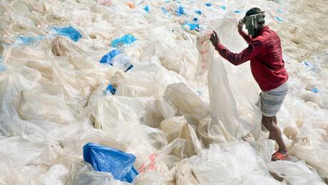 Estudo aponta previsão alarmante sobre o impacto do plástico na saúde