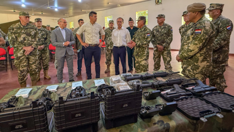 Estados Unidos anunciam investimento milionário no Exército de país vizinho do Brasil