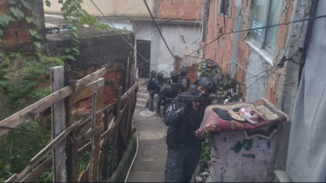 Polícia faz operação conjunta contra Comando Vermelho na Zona Norte do Rio